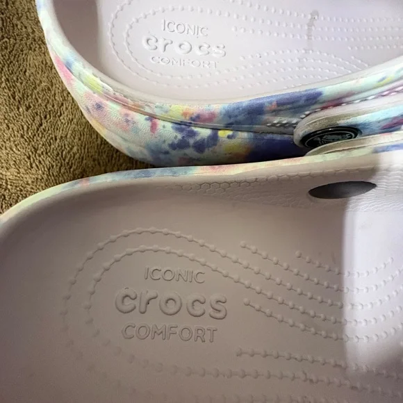 CROCS Women's Tie-Dye Mules - Picture 4 of 7